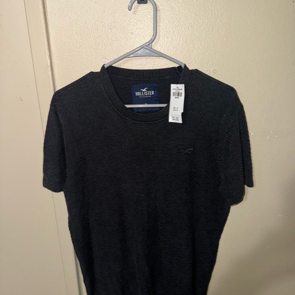 Hollister Men's Grey Shirt